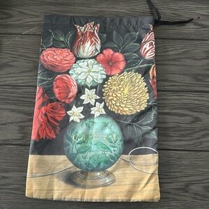Gucci dustbag
Silk
New
15$